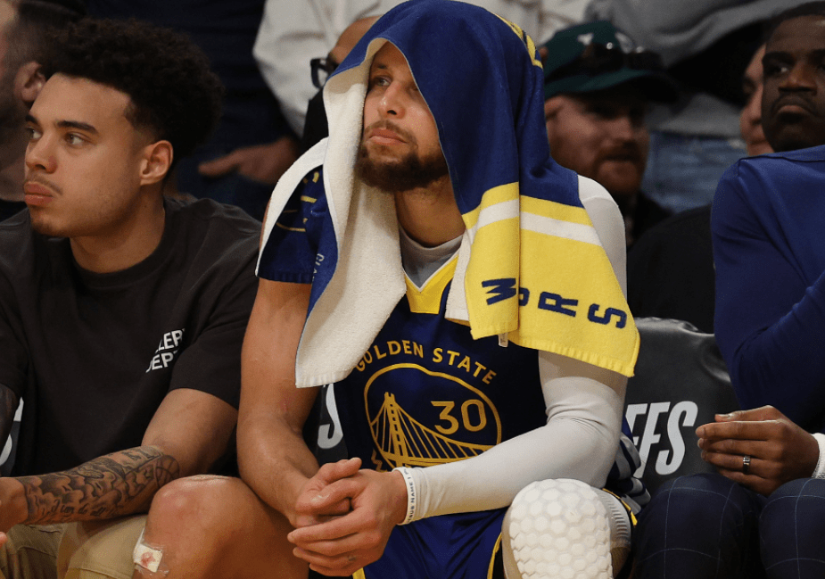 里程碑夜！法兰克福复出首秀；社区盾转会期刷纪录；更衣室稳定；赛季目标并未改变的简单介绍