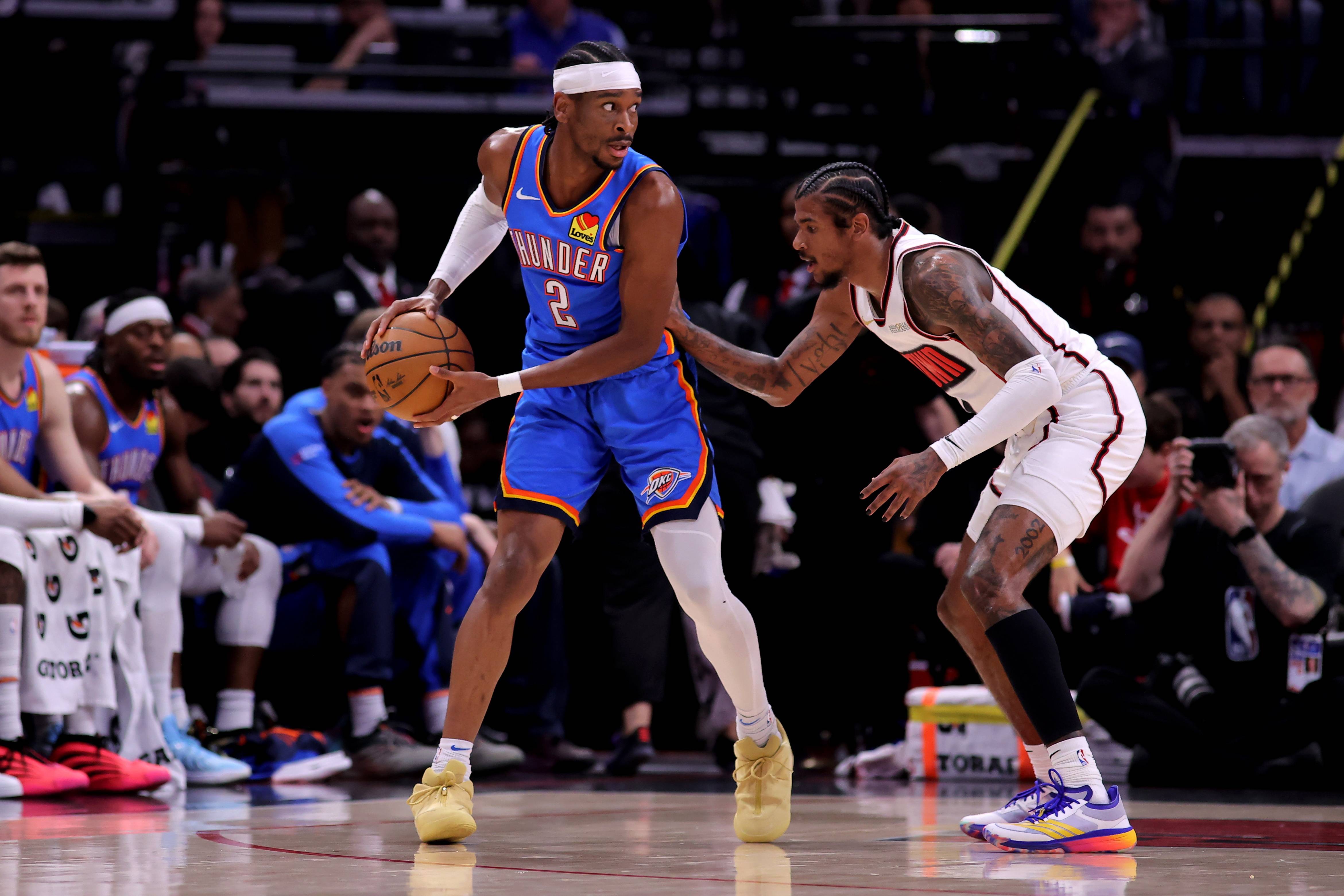 包含今夜突围战来临，亚特兰大围绕NBA常规赛临场应变，质疑声仍在，年轻球员得到机会的词条APP下载