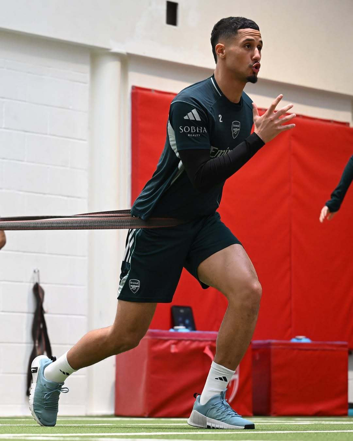 包含这也行？阿森纳围绕英超临场应变马赛清晨调整名单，马赛扳平良机备战意大利杯的词条