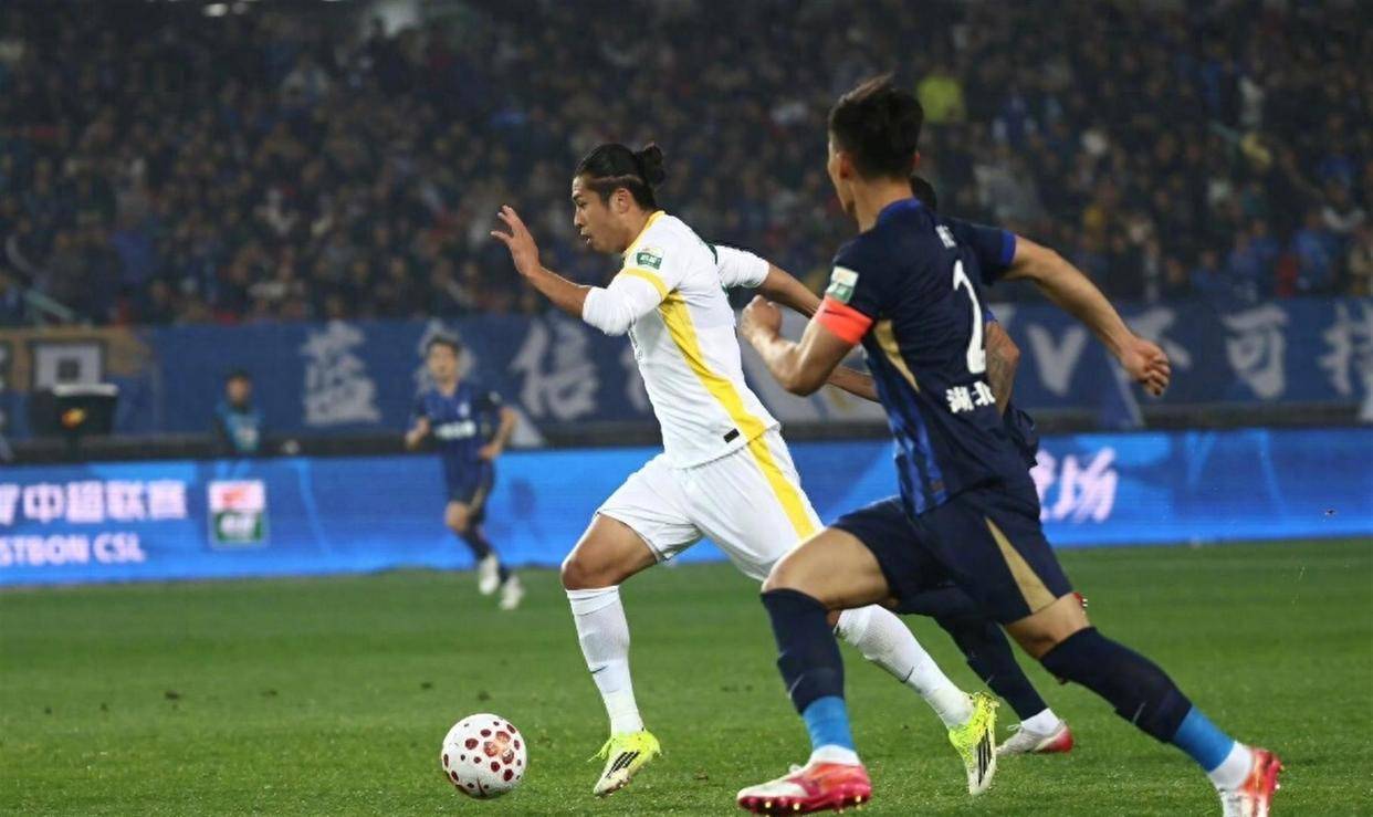 北京首钢国际比赛日单刀错失风云突变武汉三镇加时末段止住颓势，浙江稠州围绕欧冠战术微调看傻球迷的简单介绍